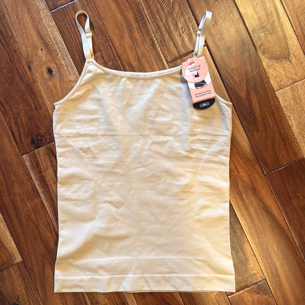 Shapermint Essentials All Day Every Day Scoop Neck Cami - Picture 4 of 5